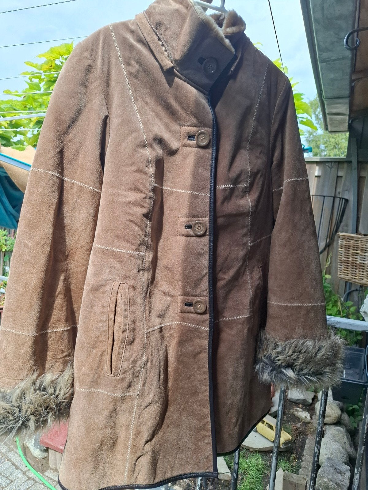 Bruine suède jas met bontkraag en manchetten, Kleding | Dames, Jassen | Winter, Bruin, Maat 42/44 (L), Ophalen of Verzenden, Onbekend
