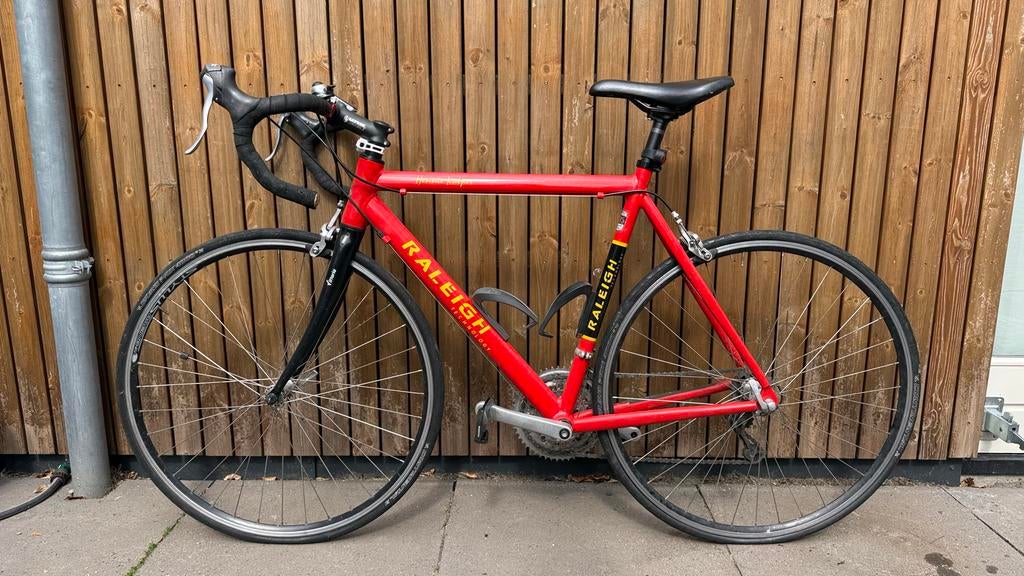 Raleigh Hennie Kuiper Racefiets - Rood, Aluminium, Fietsen en Brommers, Fietsen | Racefietsen, 28 inch, Gebruikt, 10 tot 15 versnellingen
