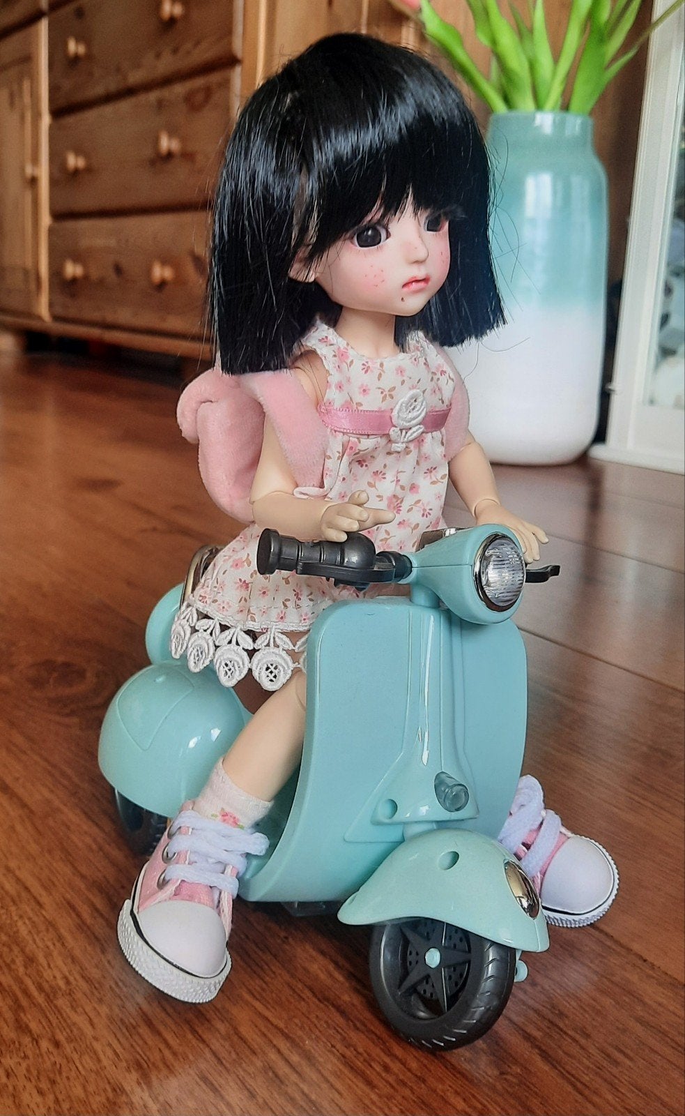 Bjd 1/6 fullset pop met scooter en rugtas., Ophalen of Verzenden, Zo goed als nieuw, Pop