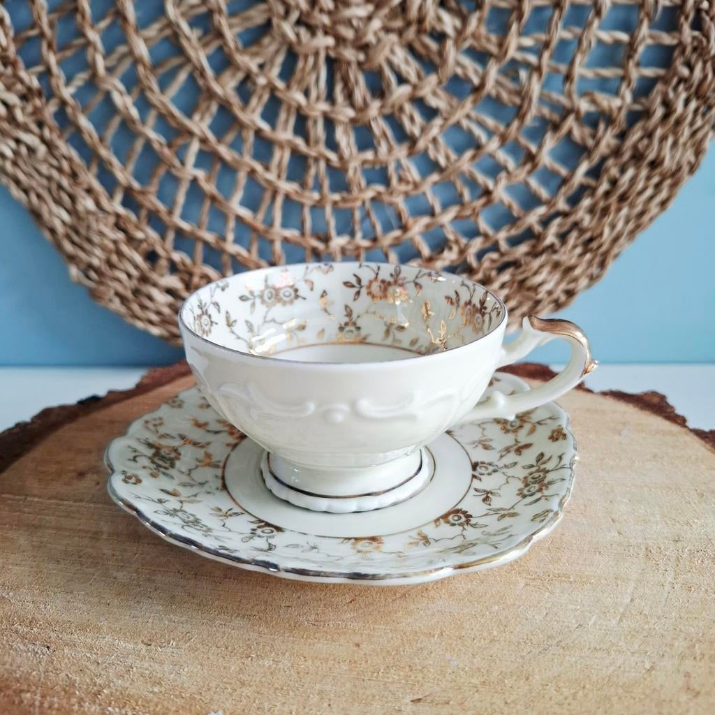 Royal Tettau, theekop en schotel in crème met gouddecor, Ophalen of Verzenden