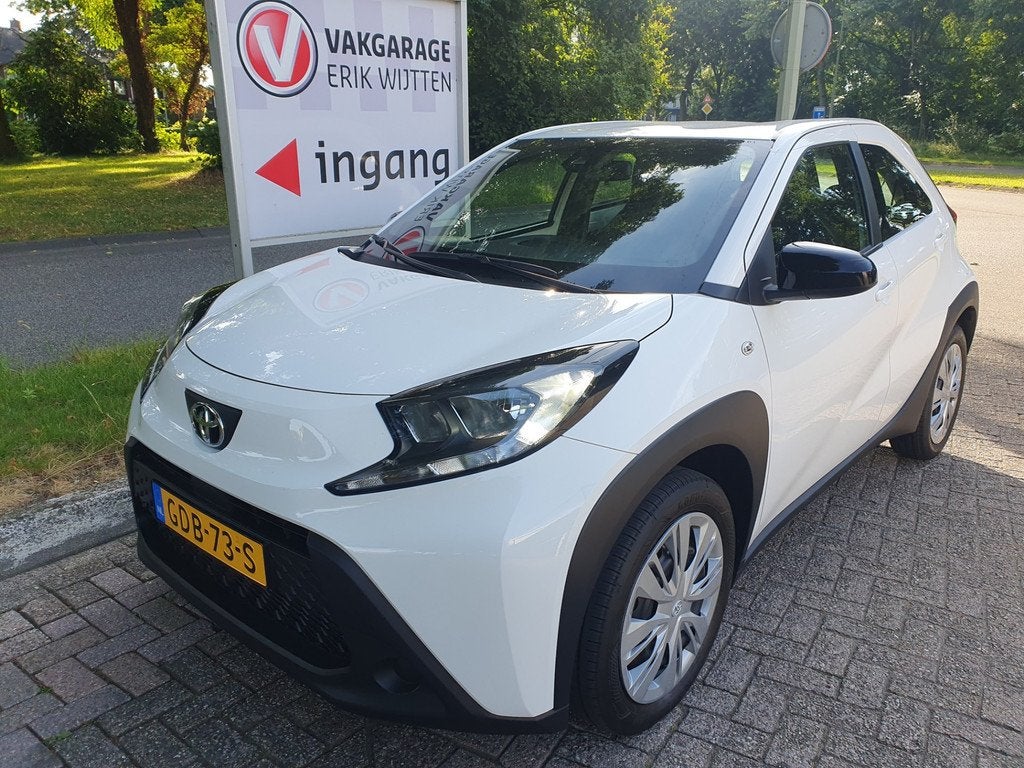 Toyota Aygo X 1.0 VVT-i MT play, Auto's, Stof, 920 kg, 4 stoelen, Wit