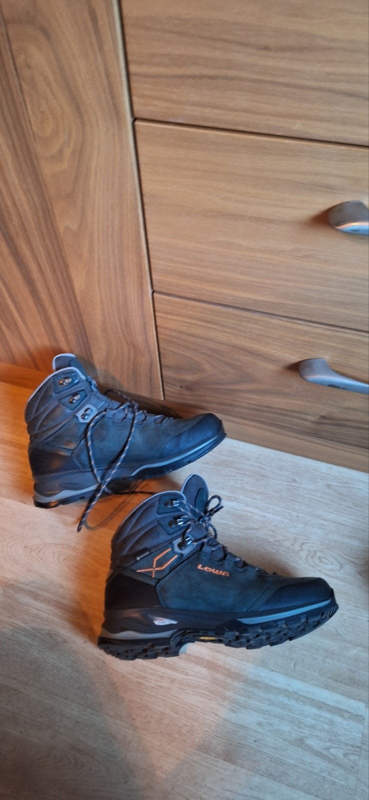 lowa bergschoenen maat 39 izgs, Ophalen of Verzenden, Schoenen