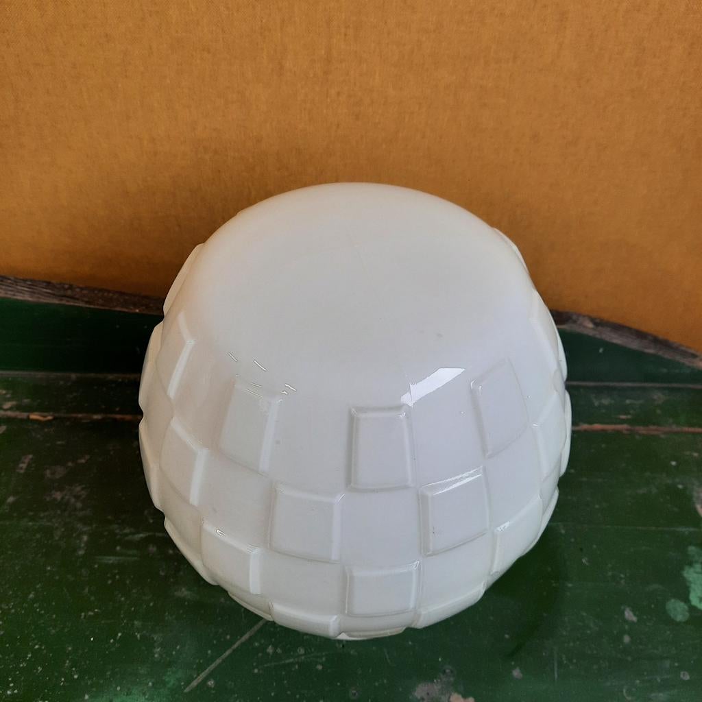 Vintage glas plafond lamp, melkglas, vierkantjes in reliëf, Gebruikt, Vintage, Ophalen of Verzenden, Glas