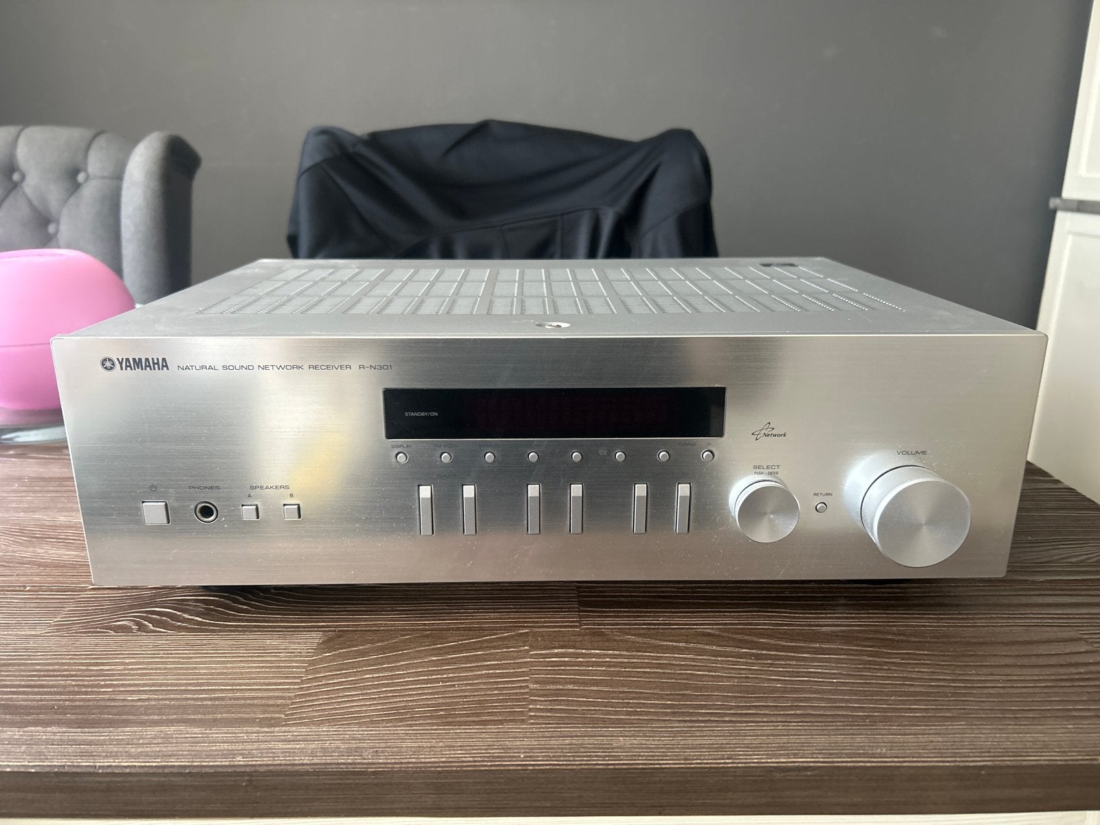 Yamaha R-N301 Natural Sound Netwerk Receiver Zilver, Yamaha, Ophalen of Verzenden, Zo goed als nieuw, 120 watt of meer