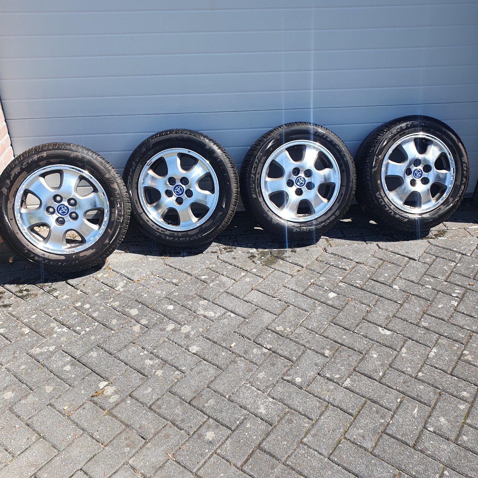 4x velgen.winterbanden.moeren Toyota avensis verso, Auto-onderdelen, Banden en Velgen, 16 inch, Banden en Velgen, 205 mm, Winterbanden