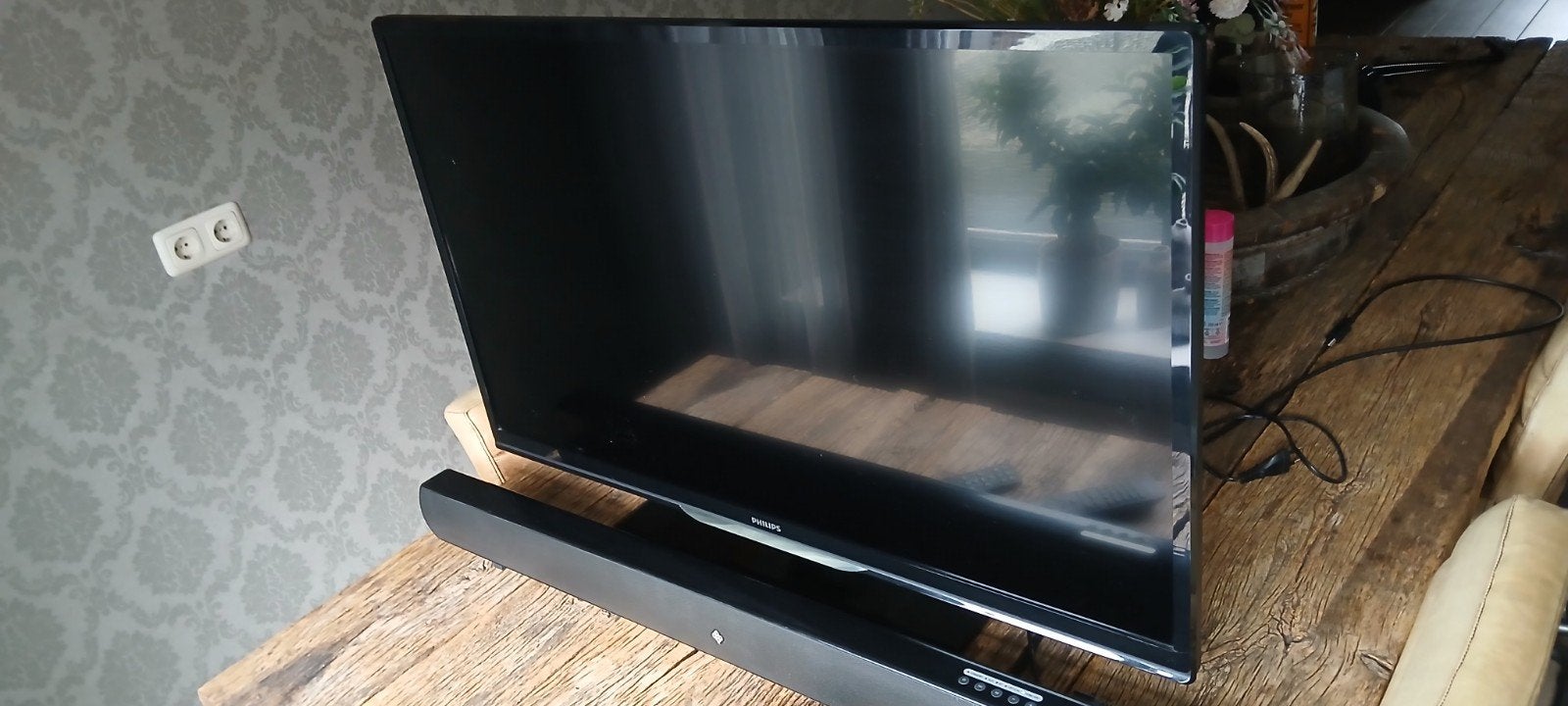 Philips TV met Soundbar en afstandsbedieningen, Audio, Tv en Foto, Ophalen, Zo goed als nieuw, Philips