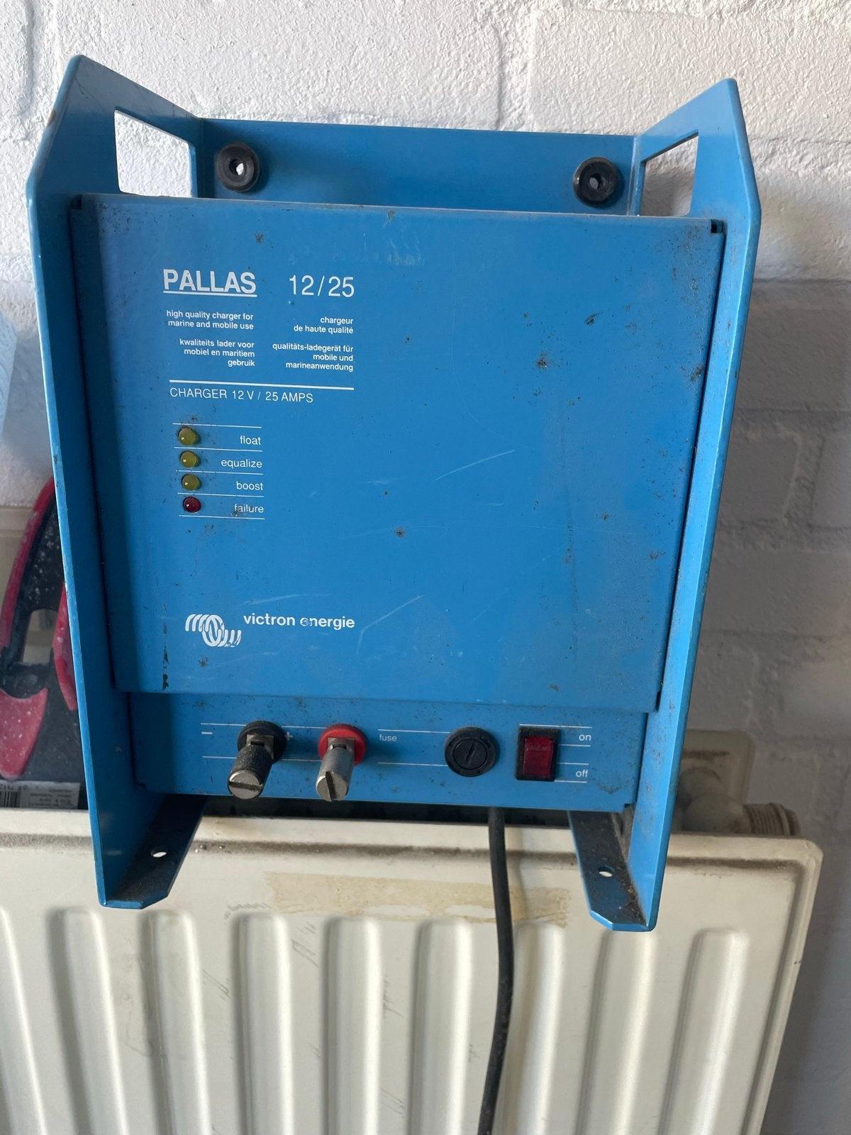 Victron Energie Pallas 12/25 Acculader 12V/25A, Auto-onderdelen, Gebruikt