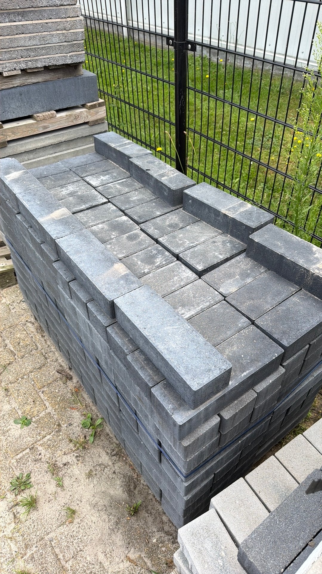 Restpartij 9,6m2 longstone 31x10,5x7cm antraciet, Ophalen, Zo goed als nieuw, Minder dan 180 cm, Palen