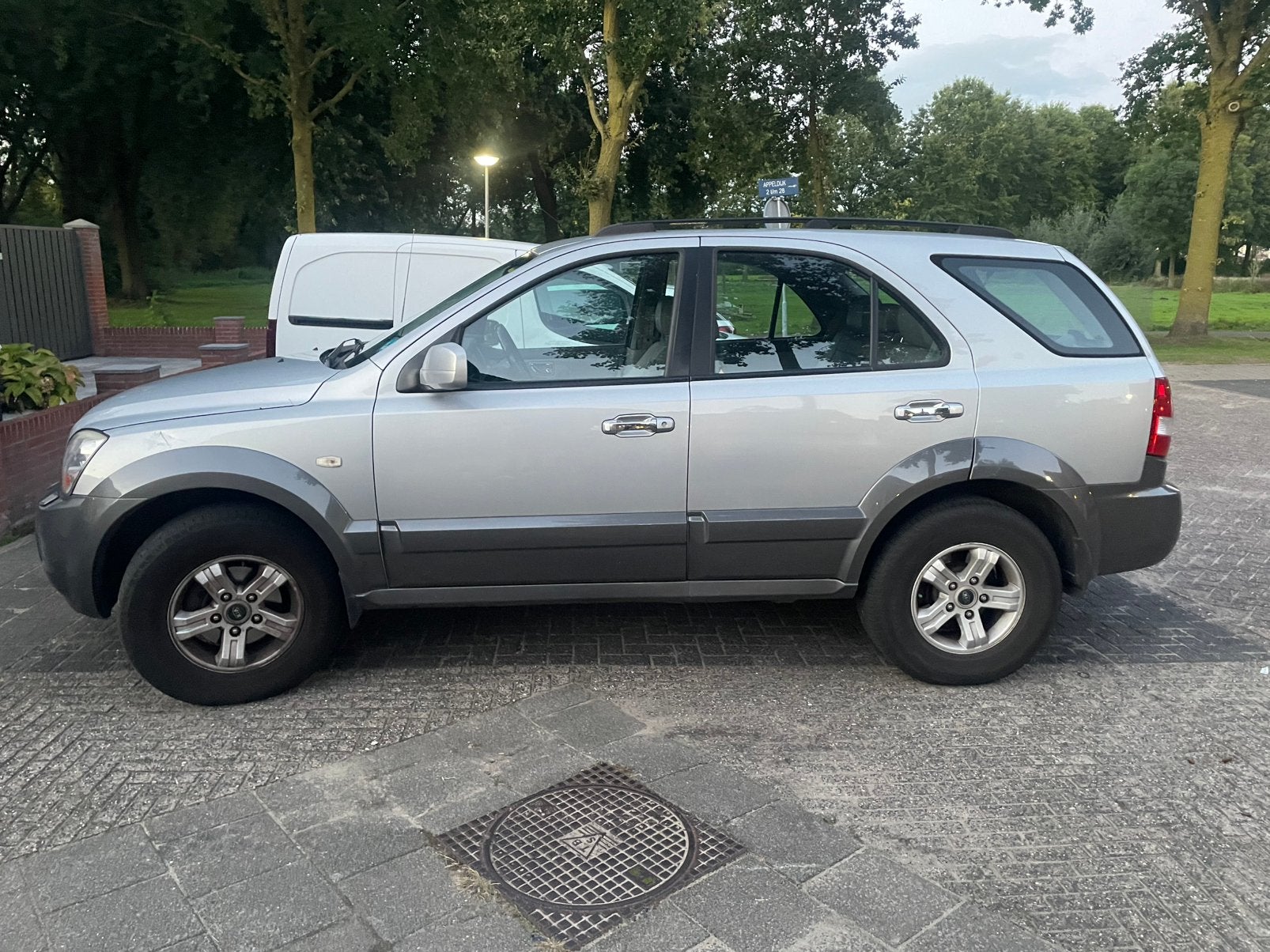 Kia Sorento 3.5 V6 AUT 2005 Grijs, Auto's, Automaat, 194 pk, 2800 kg, 120 €/maand
