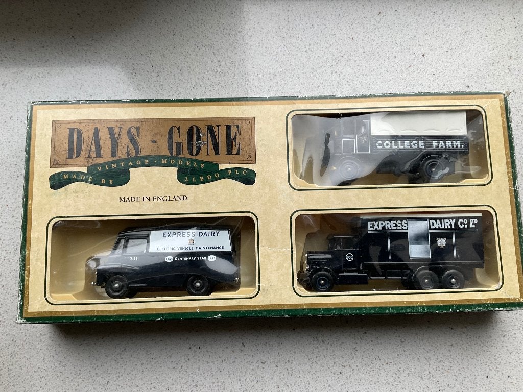 Lledo Days Gone Express Dairy Vintage Transport set v. 3 mbc, Verzenden, Zo goed als nieuw, Bus of Vrachtwagen, Overige merken