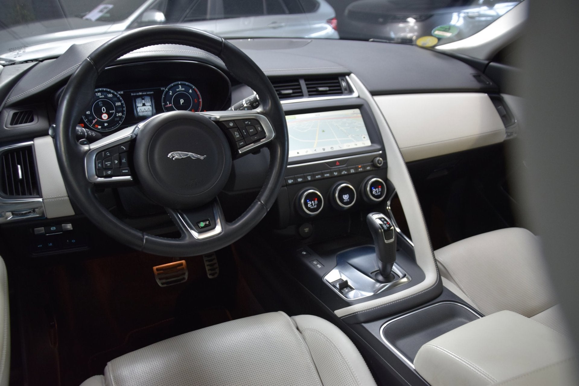Jaguar E-PACE 2.0 D240 AWD R-Dynamic HSE Panoramadak|Leder|A, Auto's, Automaat, Dealer onderhouden, 15 km/l, Euro 6