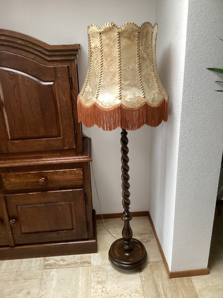 Vintage Gedraaide Houten Vloerlamp met Franjes Kap, Ophalen