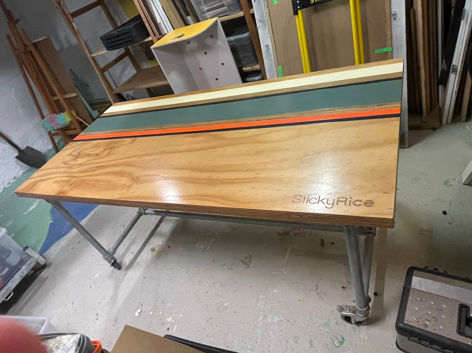 Zelfgemaakte Tafel 166x81 cm. Steigerbuis onderstel, Ophalen, Grenenhout, 50 tot 100 cm, Zo goed als nieuw