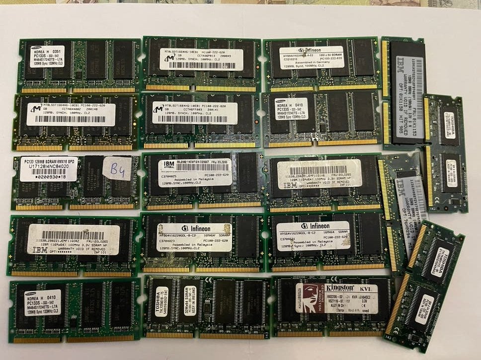 19x SODIMM sdram 32mb tot 128mb, Computers en Software, RAM geheugen, Ophalen of Verzenden, Zo goed als nieuw, Laptop