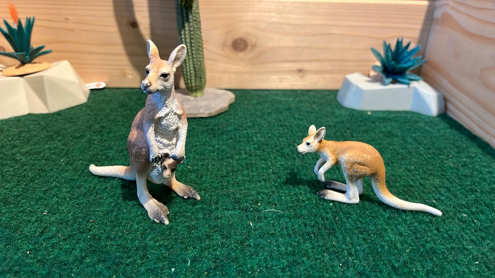 Schleich kangaroo, Verzenden, Zo goed als nieuw, Paard, Beeldje of Figuurtje