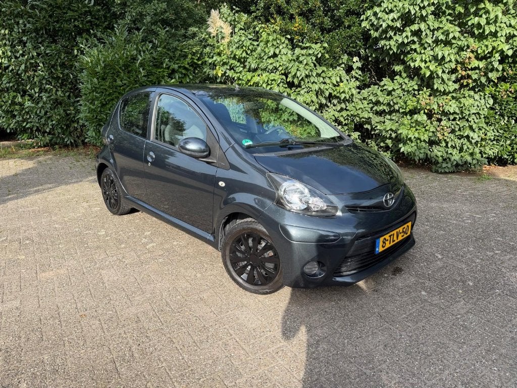 Toyota Aygo 1.0 12V Vvt-i 5DRS 2013 Grijs AIRCO & CARPLAY
