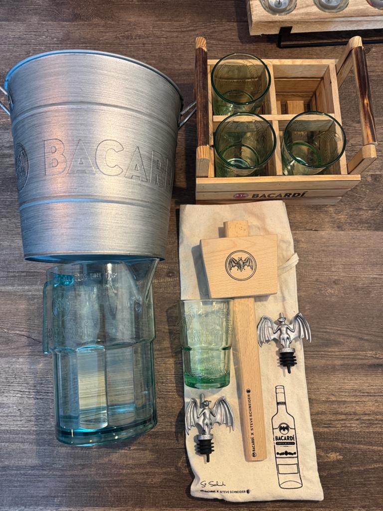 Complete Bacardi set cocktailset glazen, ijsemmer schenktuit, Verzenden, Zo goed als nieuw, Overige typen