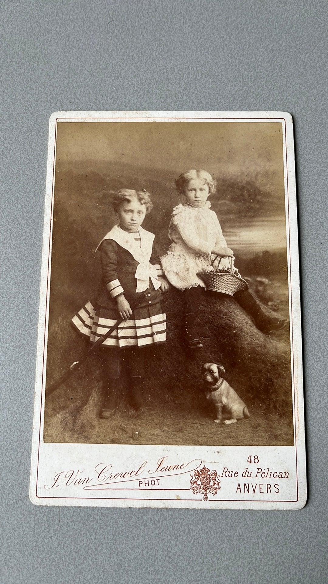 Grote Antieke foto op kaart kinderen, Ophalen of Verzenden, Voor 1940, Gebruikt, Kind