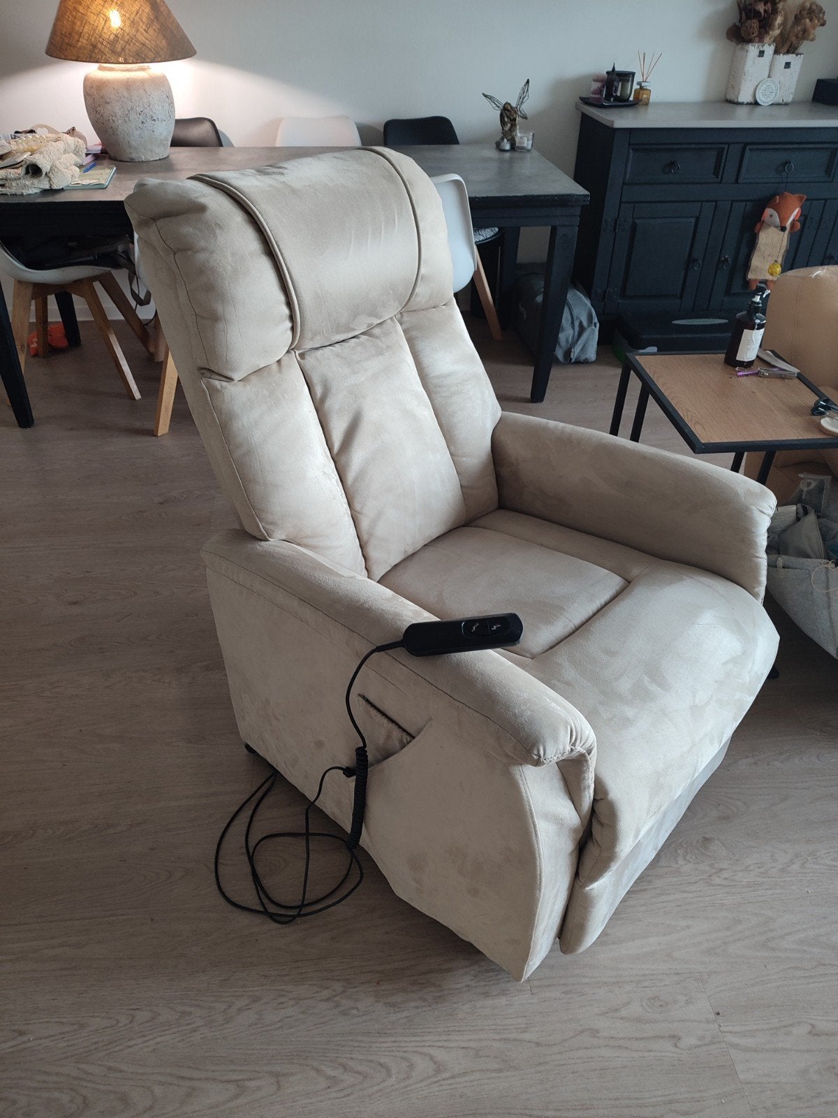 Elektrische Sta-op Fauteuil - Licht Taupe, Huis en Inrichting, Ophalen, Minder dan 75 cm, Zo goed als nieuw, 50 tot 75 cm