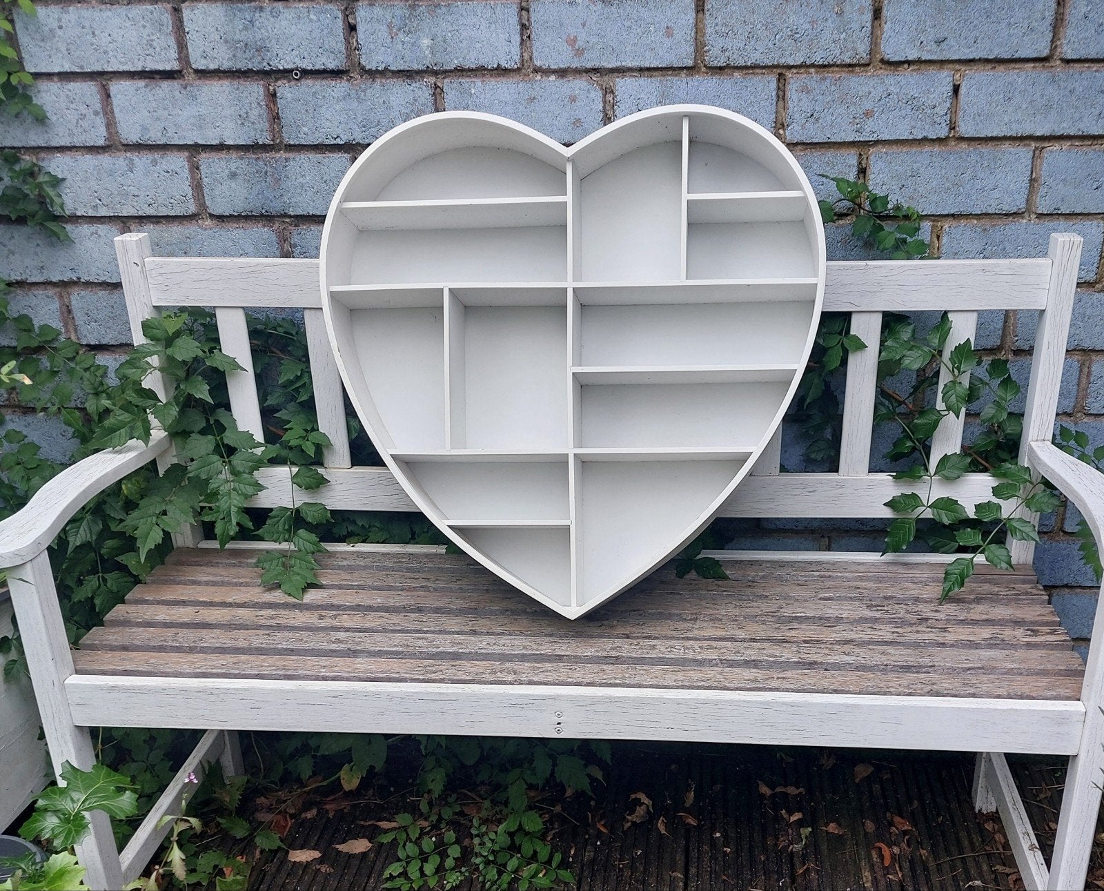 Witte vakjeskast in Hartvorm, Ophalen, Hout, Gebruikt, Landelijk