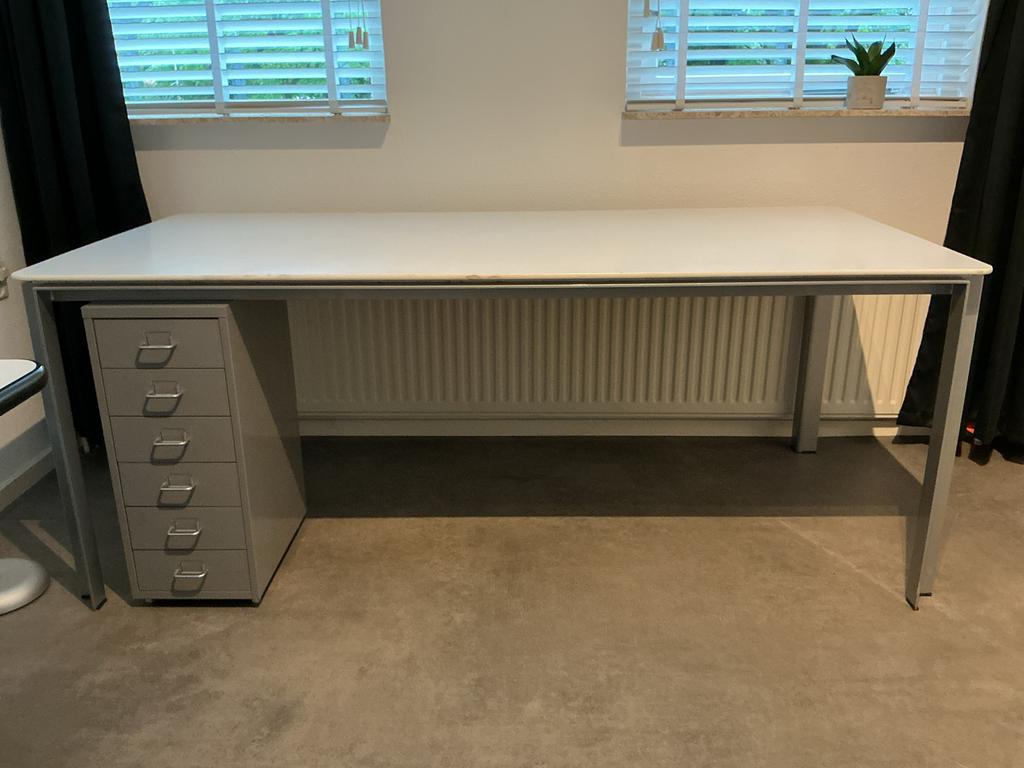 Stevige eettafel / bureau met metalen onderstel 190x90. H75, Ophalen, Gebruikt, 50 tot 100 cm, Vijf personen of meer