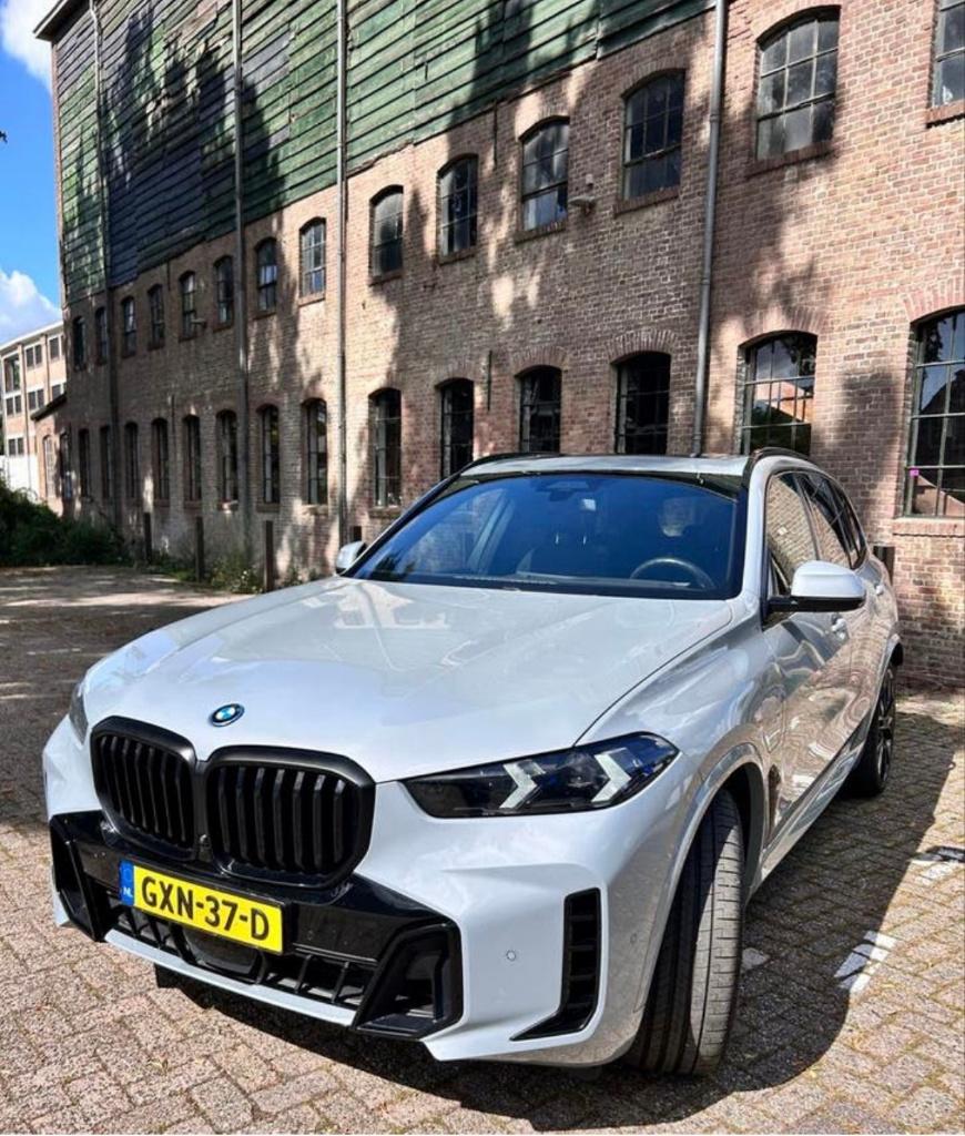 BMW X5 Xdrive50e 490pk Aut 2023 Grijs, Auto's, BMW, Vierwielaandrijving, SUV of Terreinwagen, 6 cilinders, 750 kg