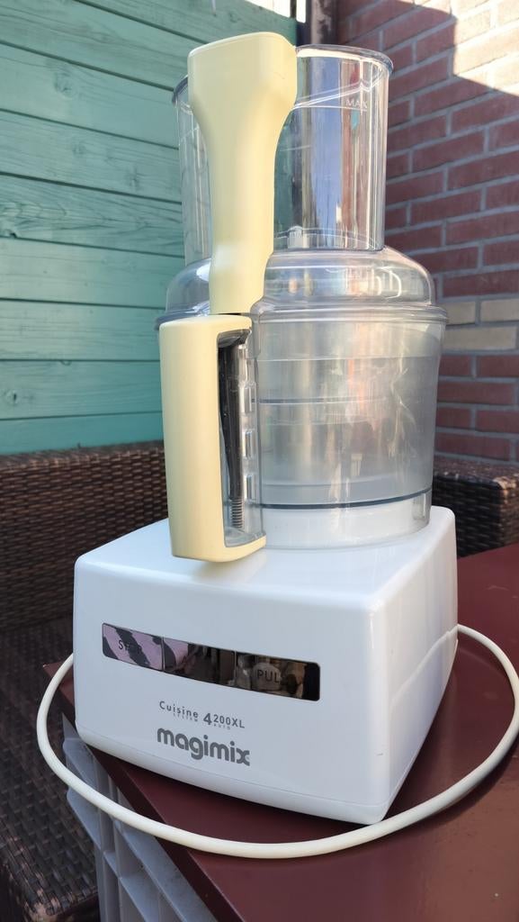 Magimix Cuisine 4200XL Foodprocessor met accessoires, 2 tot 3 liter, Ophalen, Gebruikt, 2 snelheden