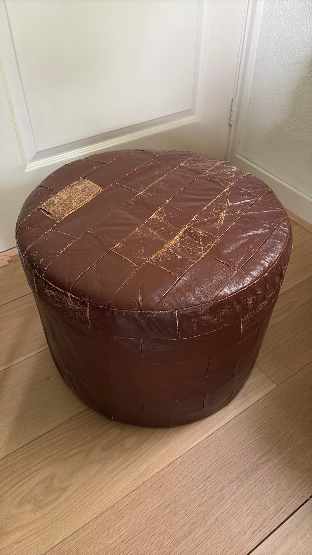 Vintage Bruine Lederen Poef - Gebruikt, Ophalen, Gebruikt, Rond, 50 tot 75 cm