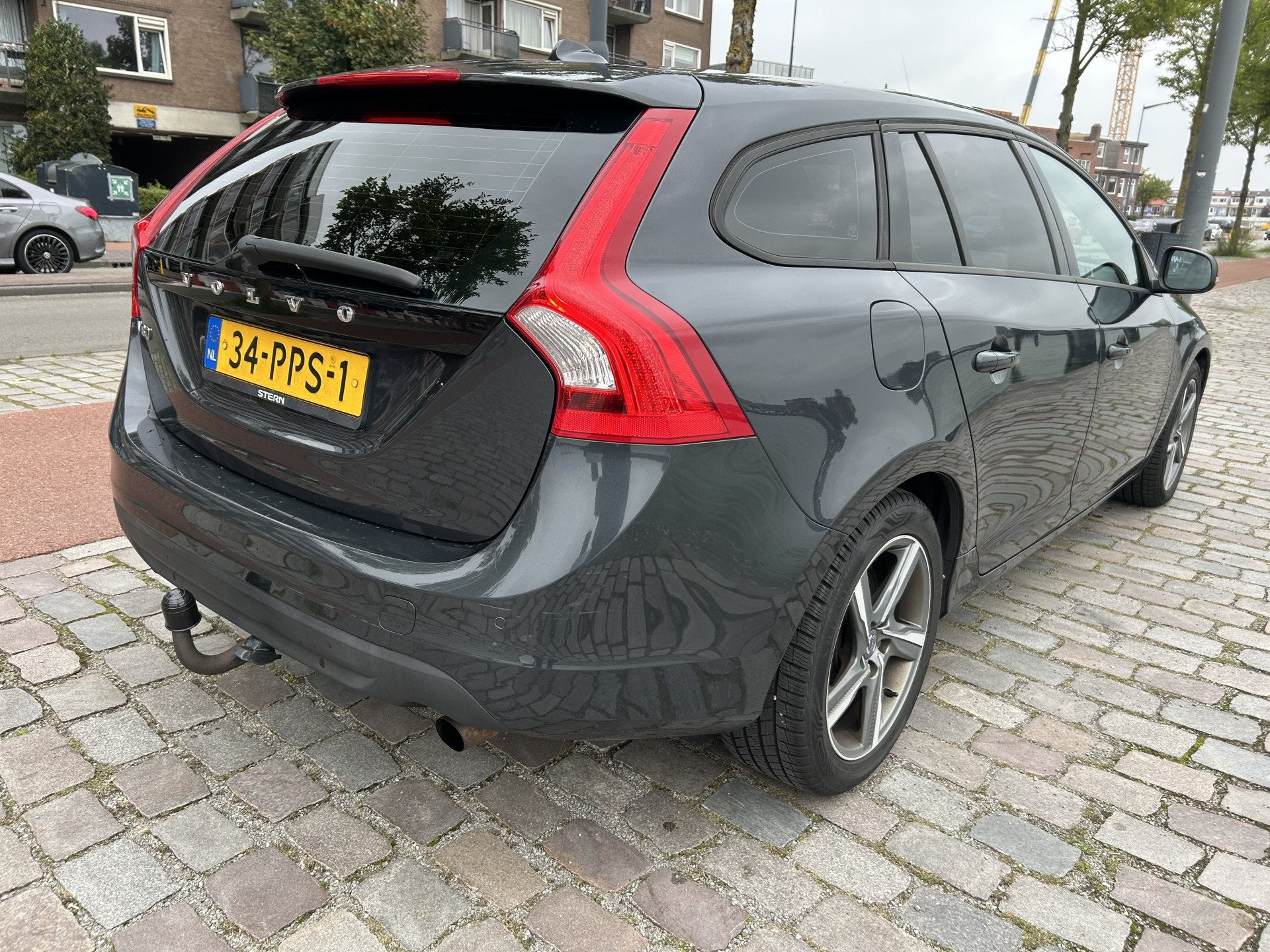 Volvo V60 1.6 T3 Kinetic navi airco/ecc nwe apk (bj 2011), Auto's, Voorwielaandrijving, Gebruikt, Zwart, 4 cilinders