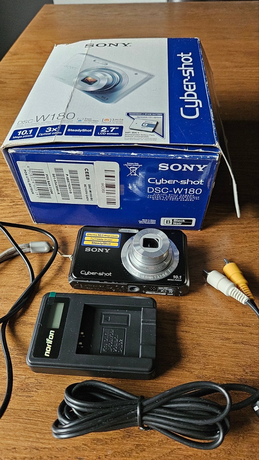 Sony Cyber-shot DSC-W180 10.1 MP + accu oplader geheugenkaar, Ingebouwde flitser, 10 megapixels, Ophalen of Verzenden, Zo goed als nieuw