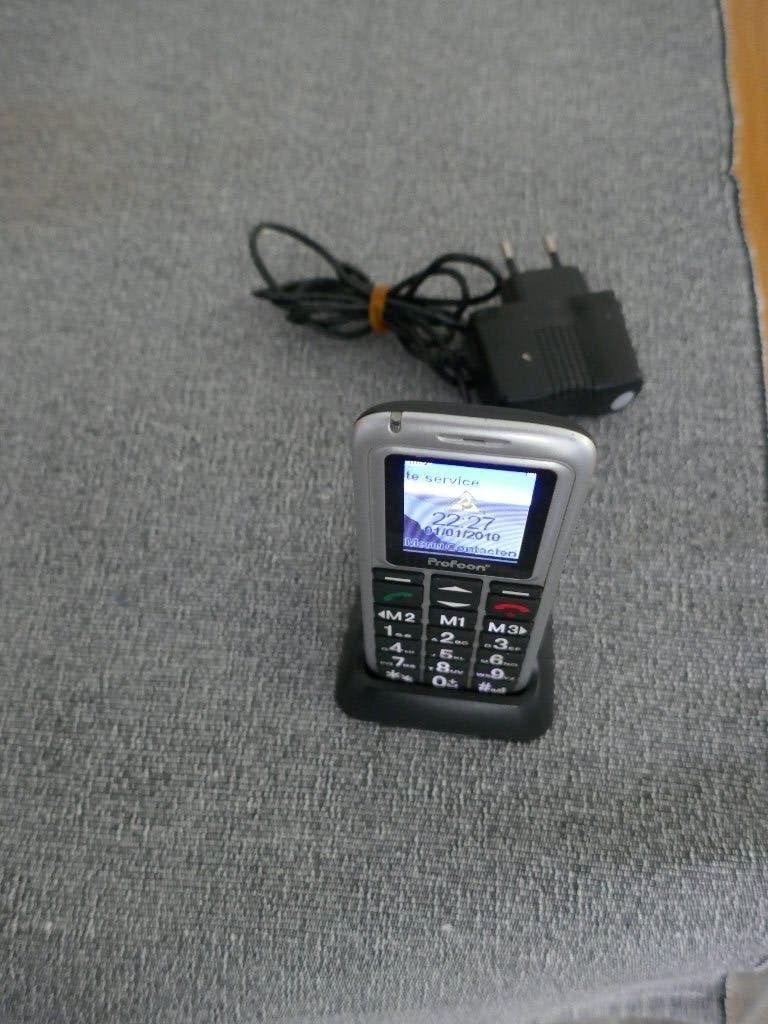 oude Profoon telefoon met oplader,, Ophalen of Verzenden, Gebruikt, 6 megapixel of meer, Klassiek of Candybar