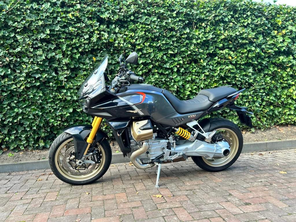 Moto Guzzi V100 Mandello S, Handvatverwarming, 2 cilinders, Particulier, Toermotor