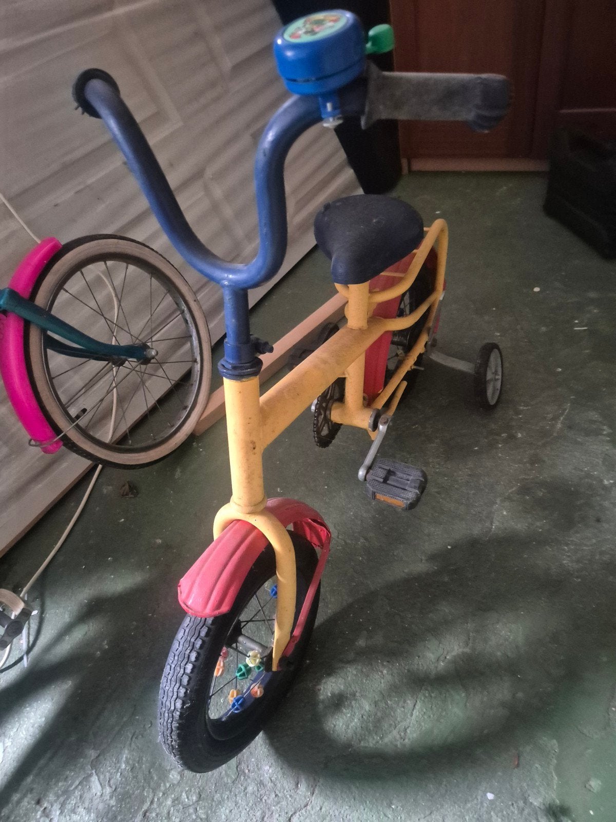 Kinderfiets met zijwieltjes - Geel/Rood, Terugtraprem, Zijwieltjes, Gebruikt, Onbekend