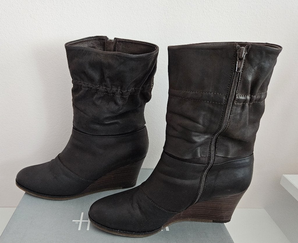 Via Vai nubuck enkellaarsjes met sleehak donkerbruin maat 40, Kleding | Dames, Schoenen, Via Vai, Bruin, Lage of Enkellaarzen
