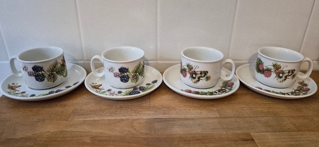 4 kop en schotels marjolein bastin libelle nieuw !, Ophalen of Verzenden, Nieuw, Aardewerk, Kop(pen) en/of Schotel(s)