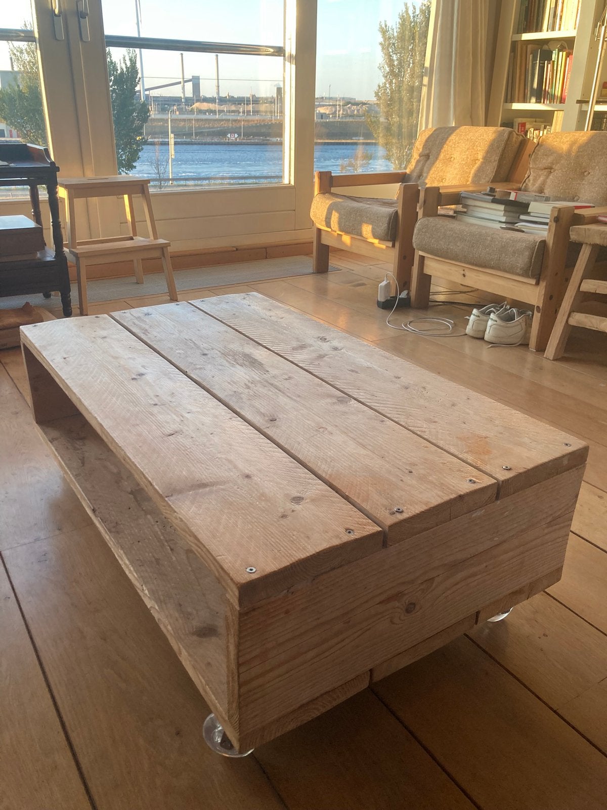 Houten salontafel met wieltjes, Ophalen, Gebruikt, 100 tot 150 cm, 50 tot 100 cm