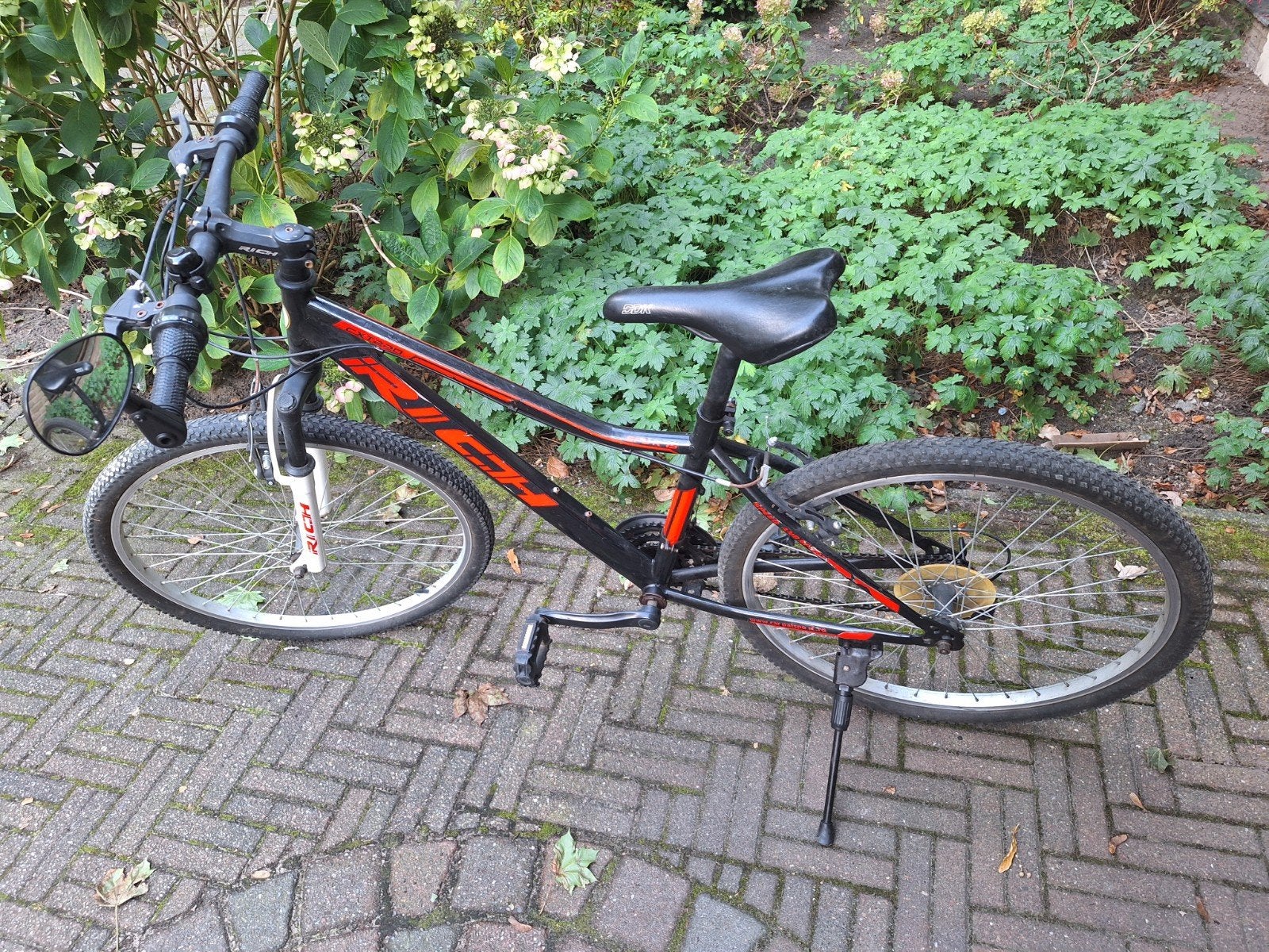Zwarte en rode mountainbike met een spiegel (1.60m meisje), Fietsen en Brommers, Overige merken, Gebruikt, Hardtail, 45 tot 49 cm