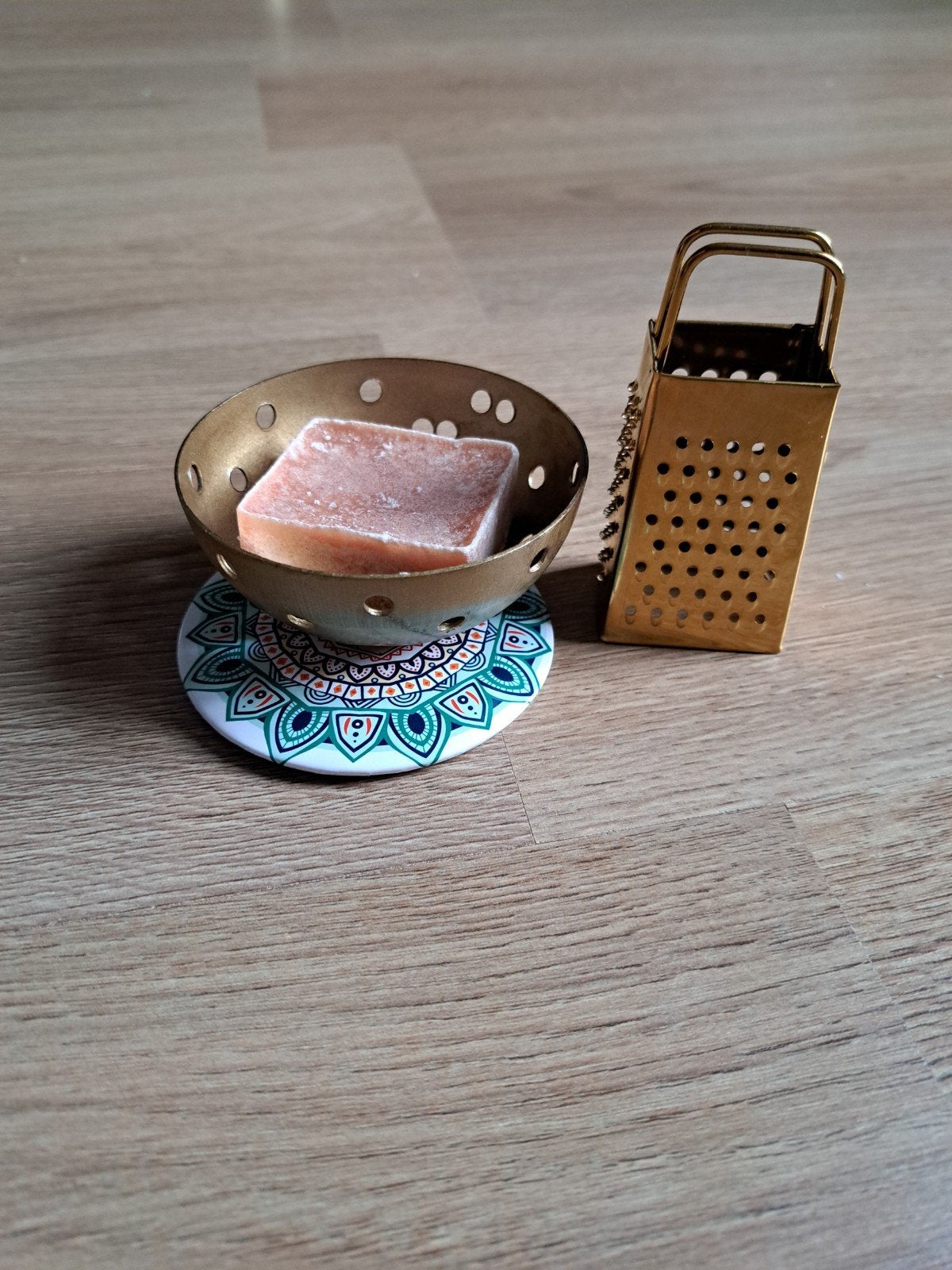 Cadeauset: Button, schaaltjes, mini-rasp & geurblokje, Nieuw, Ophalen of Verzenden, Oosters, Goud