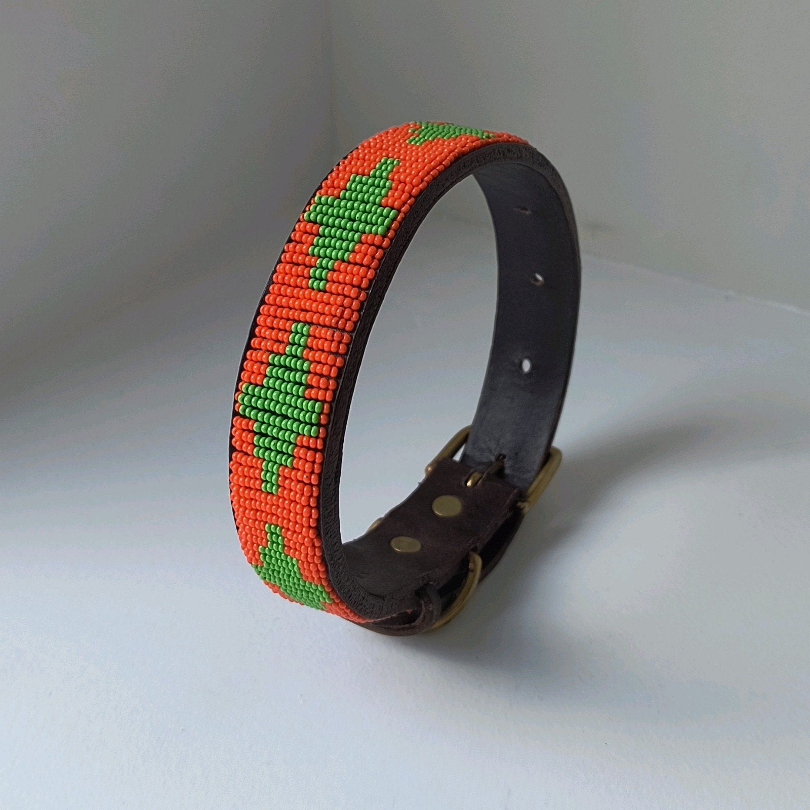 Handgemaakte leren hondenhalsband met kralen – Medium, Ophalen of Verzenden, Nieuw