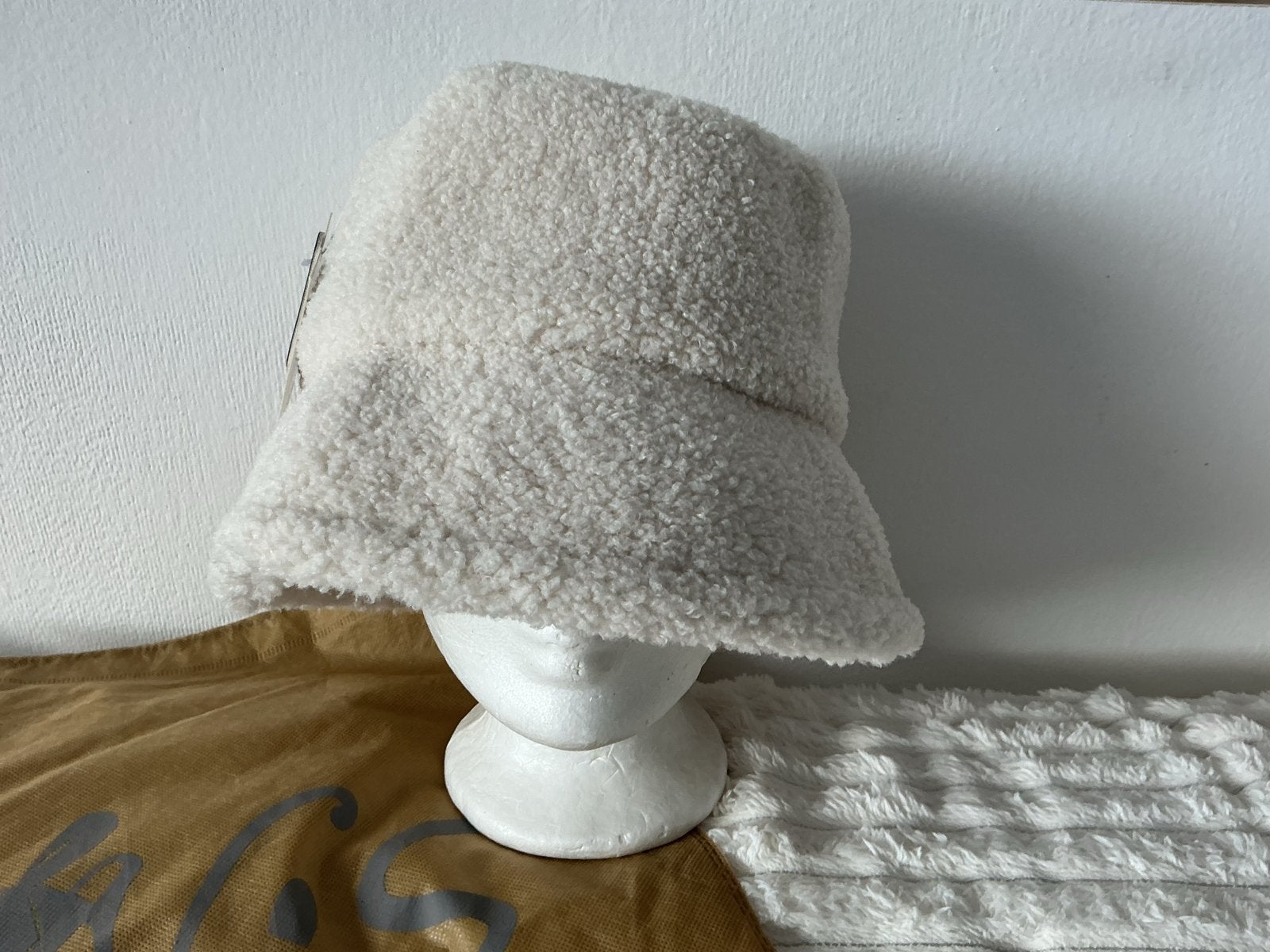 Zara teddy bucket hat - Nieuw met kaartjes, Kleding | Dames, Ophalen of Verzenden, Nieuw, One size fits all, Hoed
