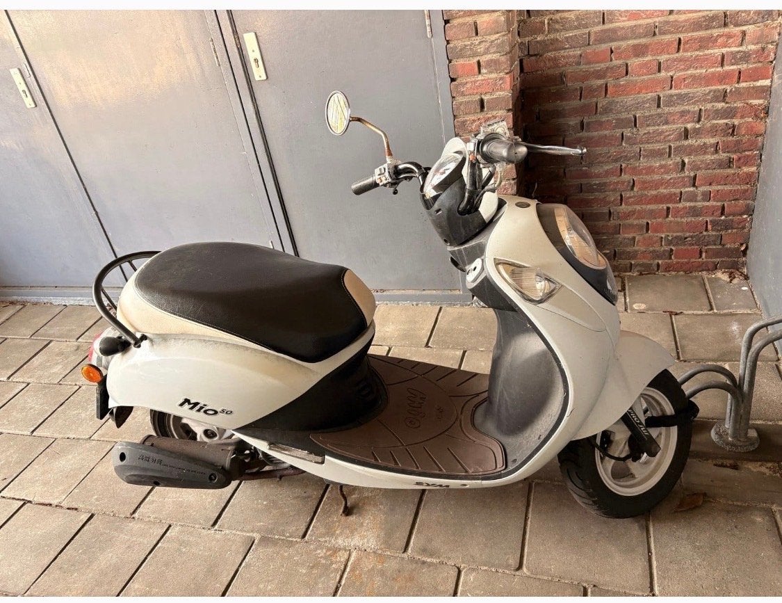 Sym Mio 50 Scooter - WIT, Fietsen en Brommers, Gebruikt, Maximaal 45 km/u, Benzine, Ophalen