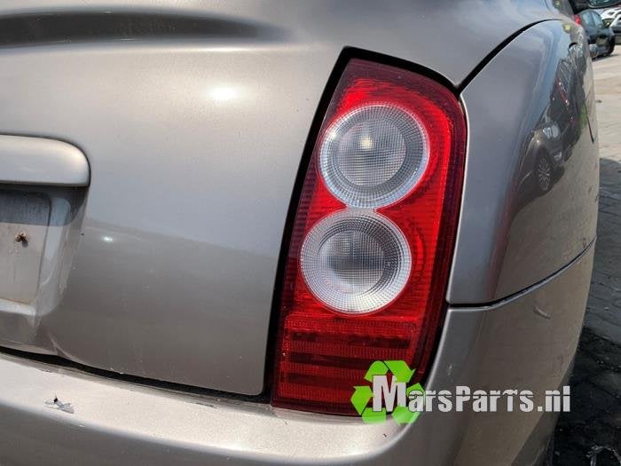 Achterlicht rechts van een Nissan Micra CC, Gebruikt, -, -, Ophalen of Verzenden