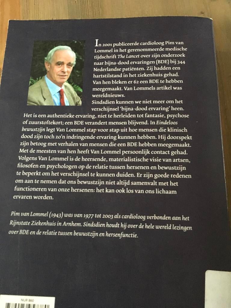 Eindeloos bewustzijn - Pim van Lommel, Boeken, Ophalen of Verzenden, Gelezen, Overige onderwerpen