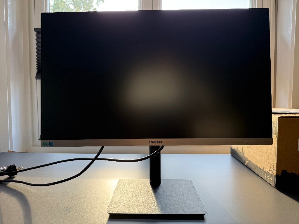 Samsung monitor (incl. stroomkabel), DisplayPort, Full HD, Zo goed als nieuw, Hoofdtelefoonaansluiting