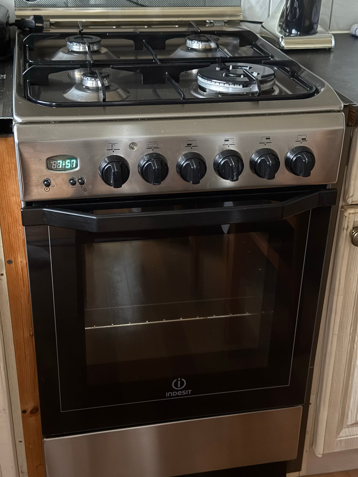 Indesit fornuis - top conditie ‼️‼️, Ophalen, 4 kookzones, Zo goed als nieuw, Gas
