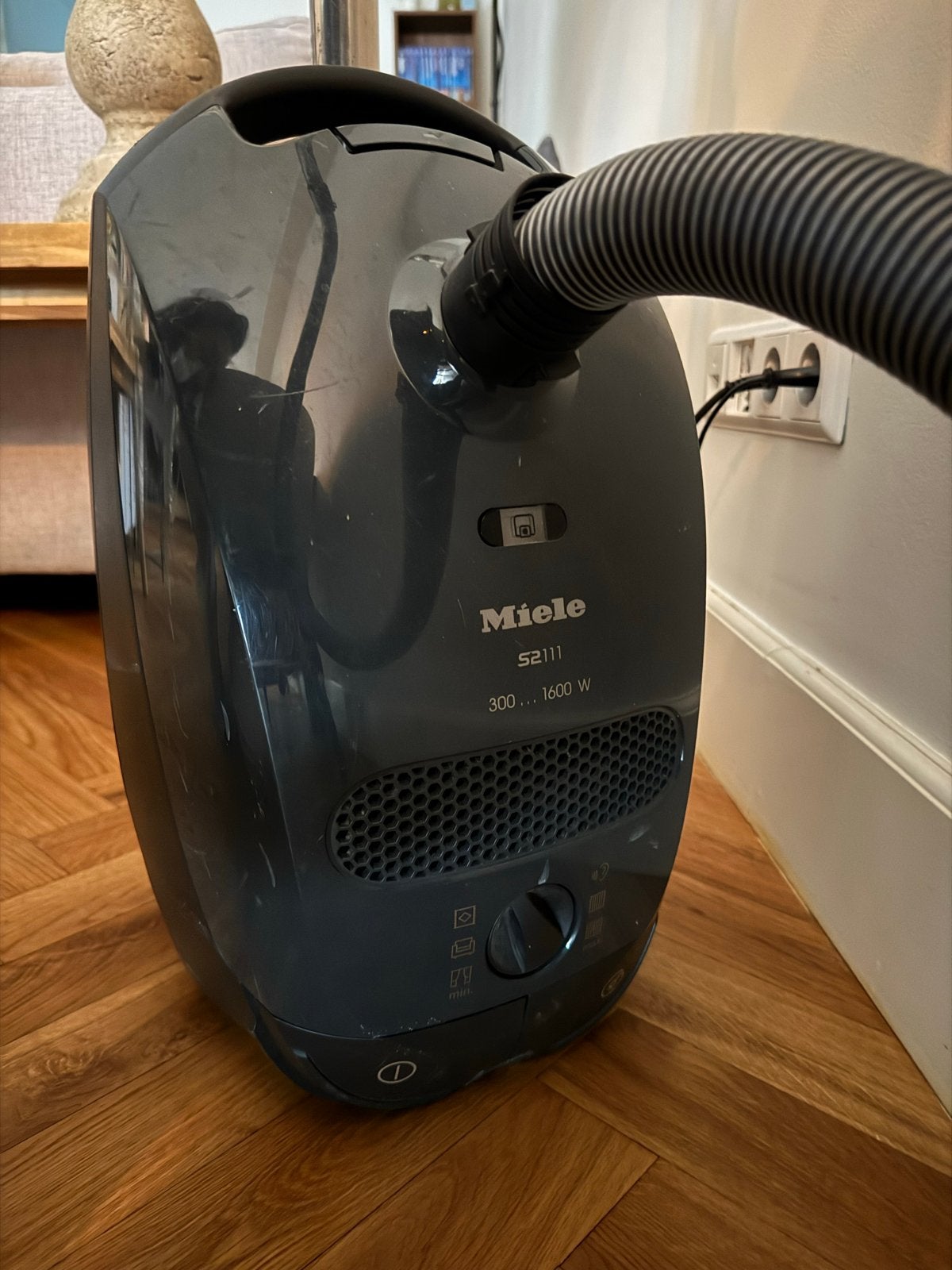 Miele S2111 stofzuiger met extra opzetstuk, Witgoed en Apparatuur, Stofzuigers, Inclusief accessoires, Gebruikt, Miele, Sledestofzuiger