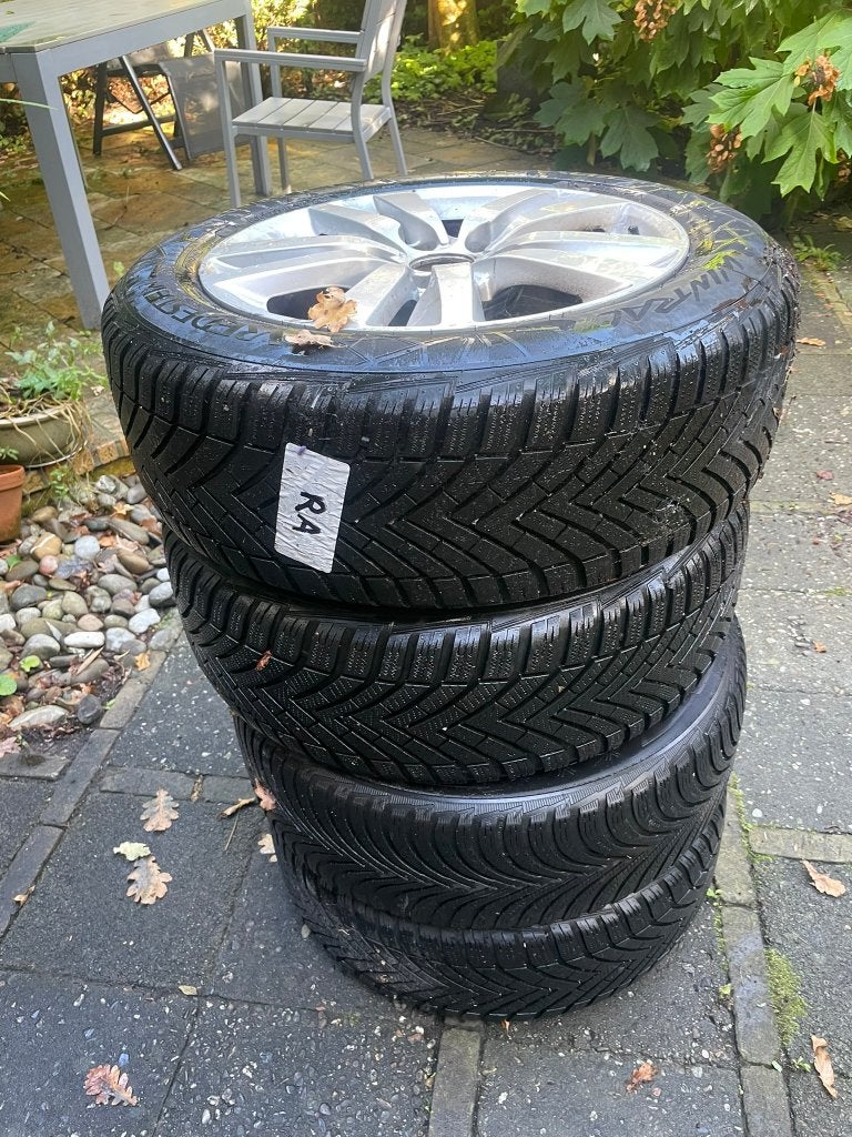 vier winterbanden Peugeot 308 SW, Auto-onderdelen, Ophalen, Gebruikt, 16 inch, Banden en Velgen