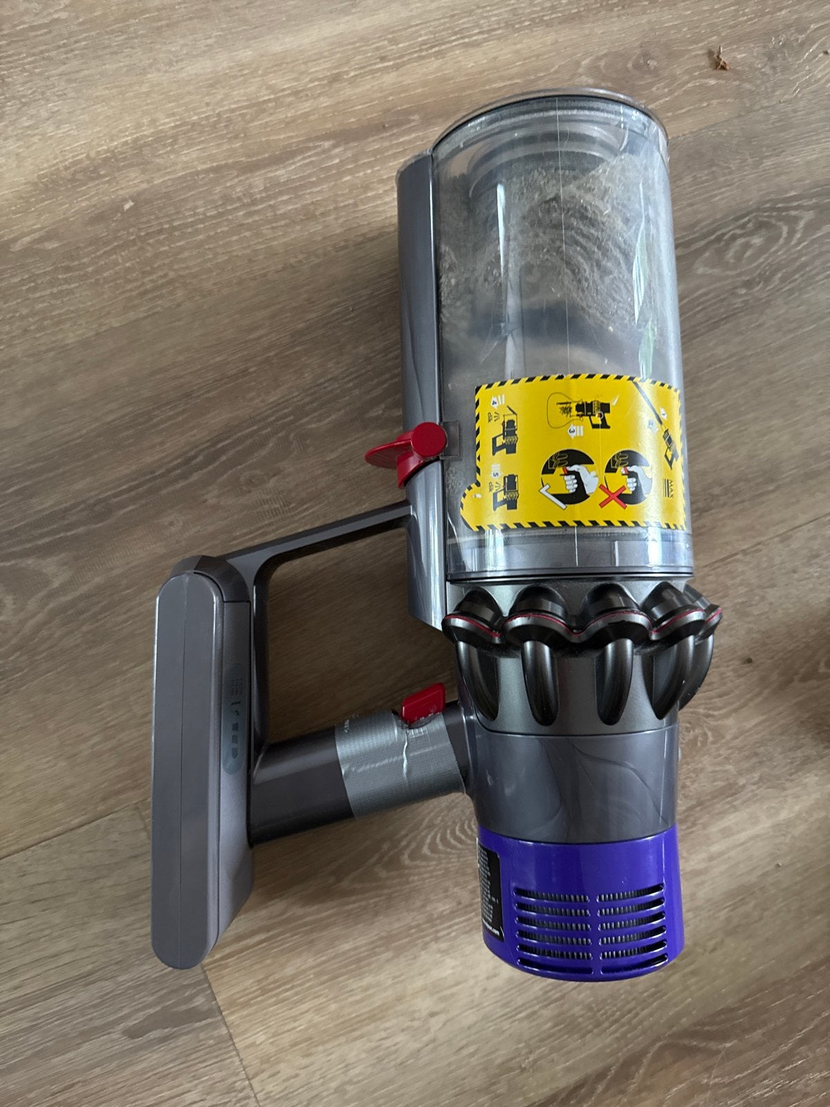 Dyson Stofzuiger V8 met accessoires en wandhouder, Gebruikt, Draadloos, Ophalen of Verzenden, Dyson