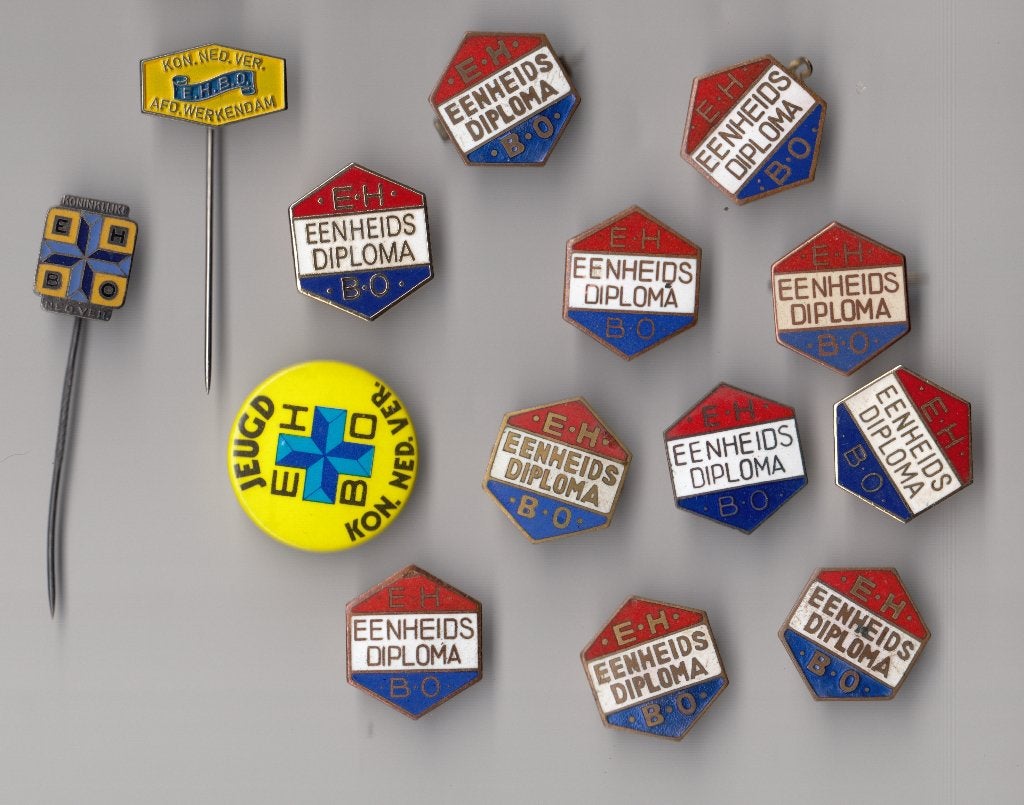 Verzameling EHBO broches en speldjes, Niet vindbaar, Niet vindbaar, Nederland, Embleem of Badge
