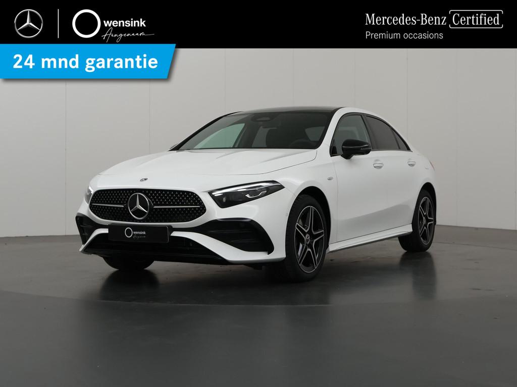 Mercedes-Benz A-klasse 250 e Business Solution AMG | Night P, Auto's, Stof, Gebruikt, 4 cilinders, Wit
